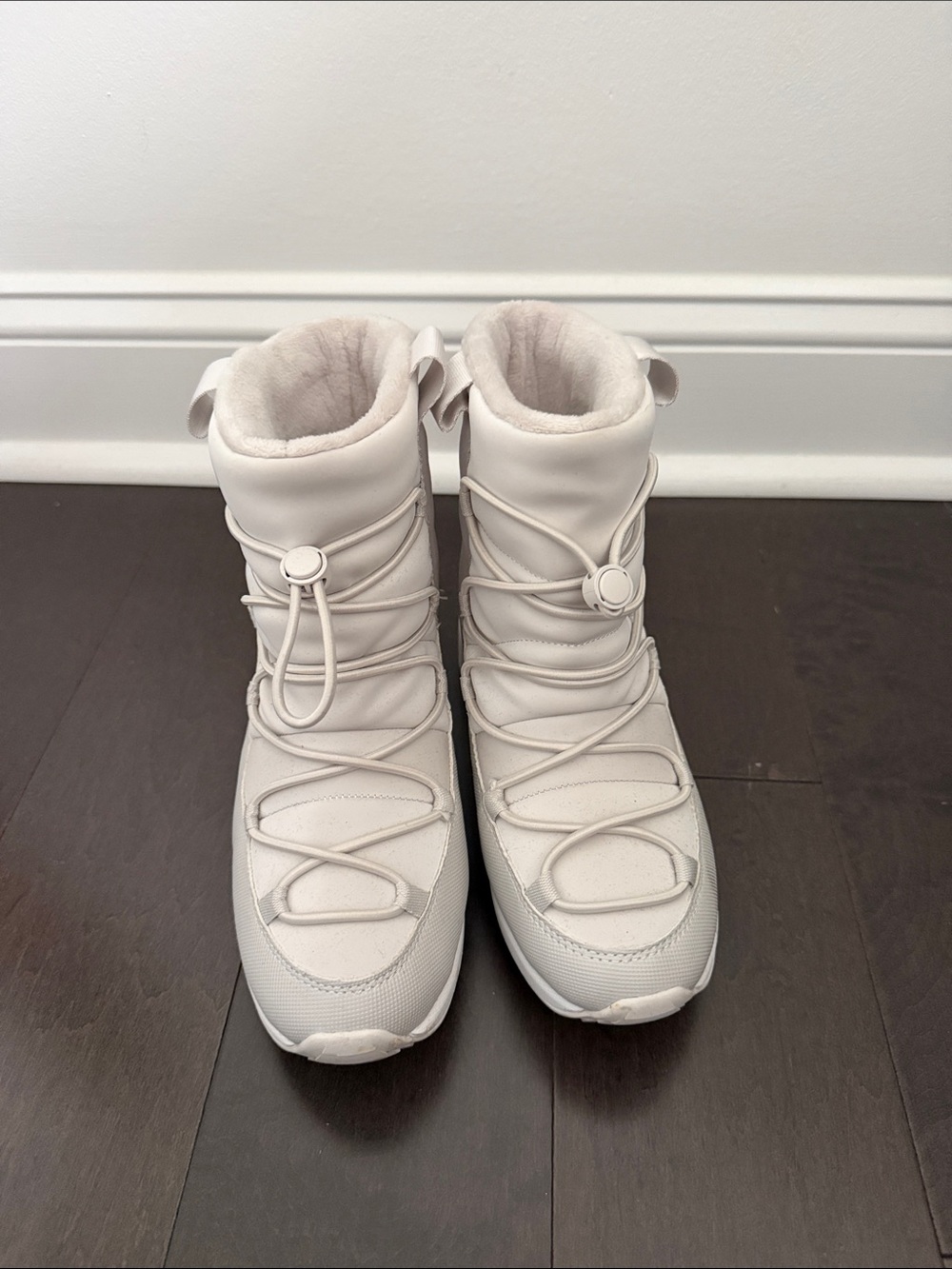 DKNY Women's Cream Winter Lace-Up Snow Boots